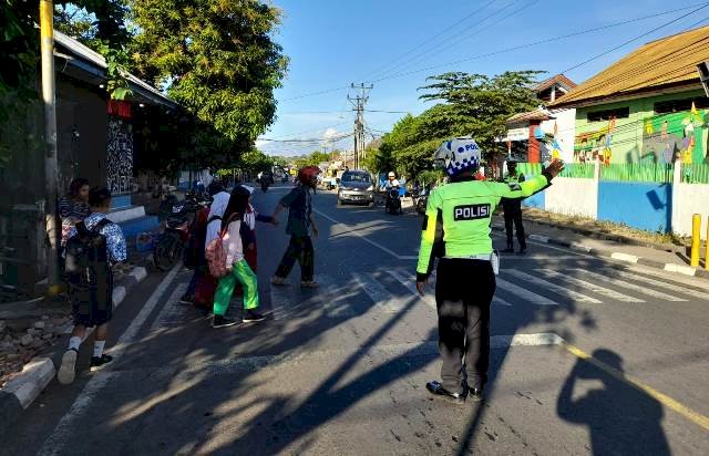 Sat Lantas laksanakan Giat Rutin Sekaligus Sosialisasi UU No 22 Tahun 2009