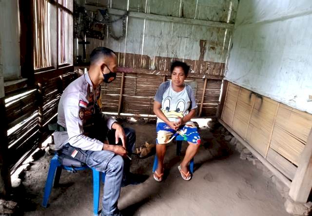 Wujud Kepedulian, Bhabinkamtibmas Ini Tak Bosan Sambangi Warganya