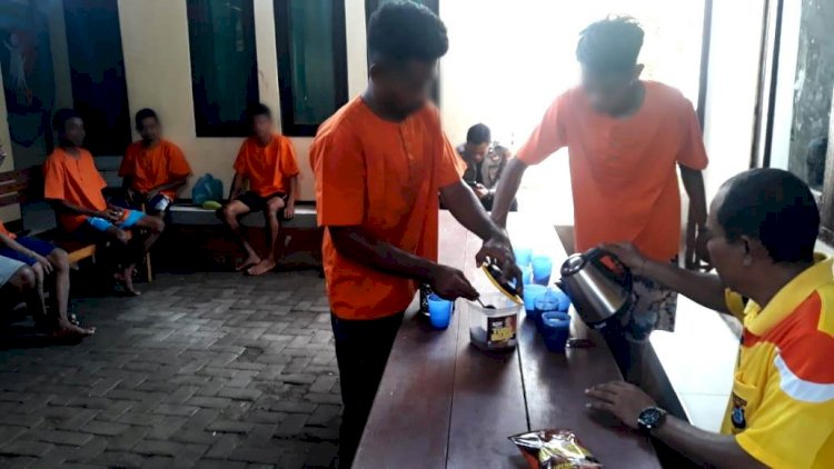 Jamin Kesehatannya, Sat Tahti Polres Flotim Berikan Olah Raga dan Ngopi Bareng
