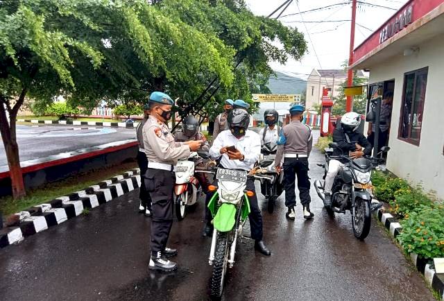 Gelar Razia Dipintu Masuk Polres, Propam Periksa Kelengkapan Anggotanya