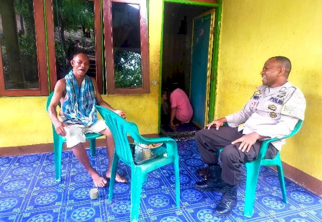 Sambangi Tokoh Masyarakat, Bhabinkamtibmas Imbau Jaga Kamtibmas Bersama