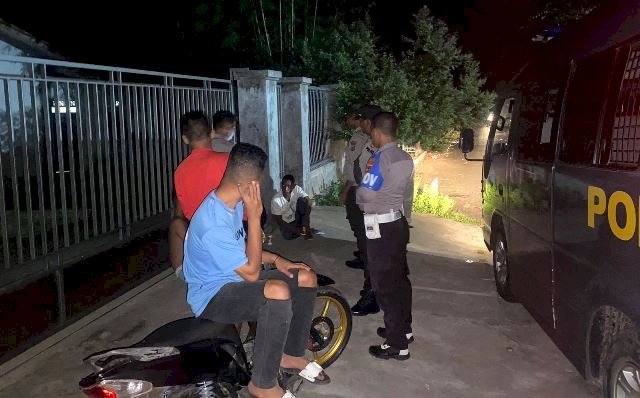 Pastikan Situasi Kondusif, Polres Flotim Lakukan Patroli Dialogis Dimalam Hari