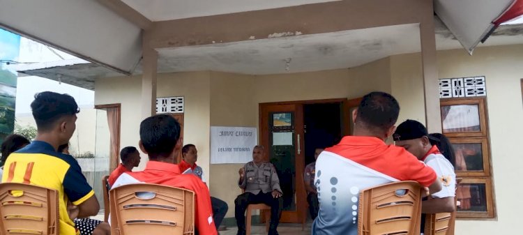 JUMAT CURHAT KAPOLSEK TITEHENA di DESA LEWAGA