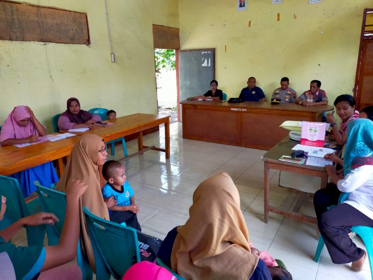 Bhabinkamtibmas Sambangi Giat Posyandu Di Desa Duwanur Adonara Barat - Flores Timur