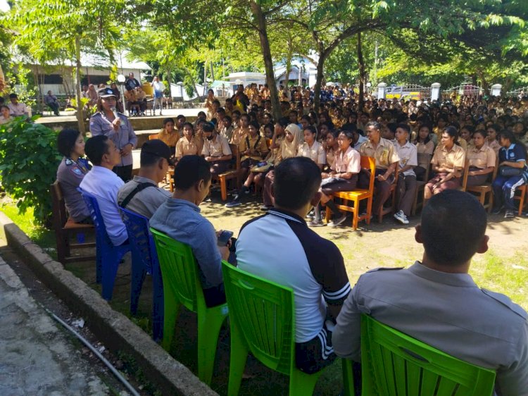 Jumat Curhat Polres Flotim bersama Para Guru dan Siswa Siswi SMUN 1 Adonara Barat Flores Timur