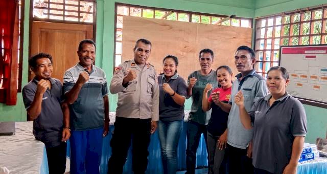 Jumat Curhat, Kapolsek Adonara Ajak Ngopi Bareng Dengarkan Keluhan Warganya