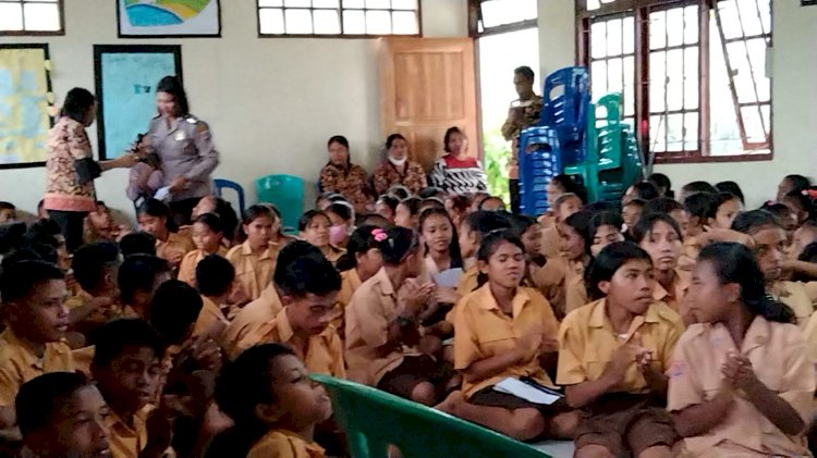 Polres Flores Timur Lakukan Jumat Curhat Bersama Pelajar SMPS Maria Goreti Di Ibu Kota Kecamatan Ile Mandiri
