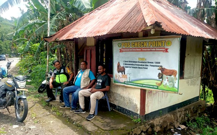 Awasi Jalur Keluar Masuk Ternak, Bhabinkamtibmas Bersama Dinas Terkait Lakukan Pengawasan di Pos Chek Point