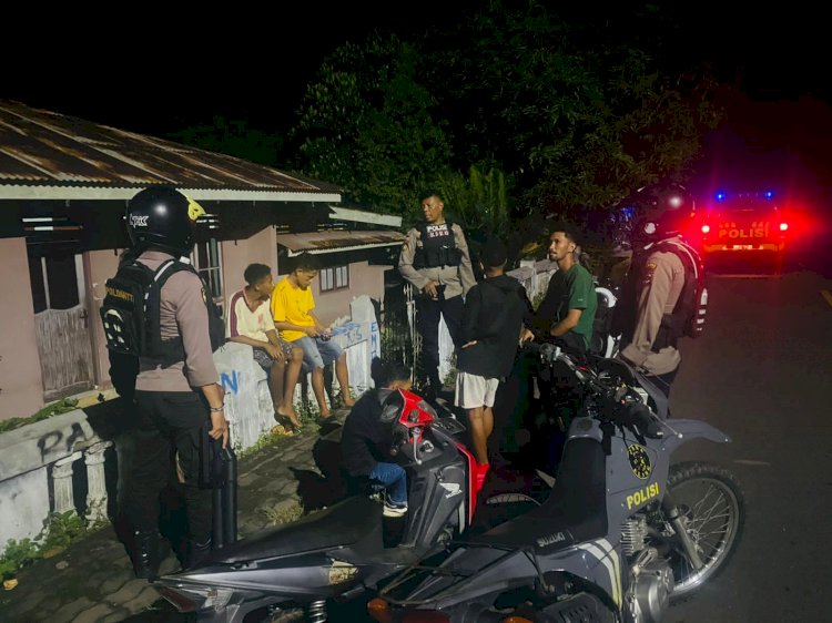 Patroli Lampu Biru Amankan Situasi Kota Untuk Eliminir Ancaman Dan Gangguan Di Wilayah Hukum Polres Flores Timur