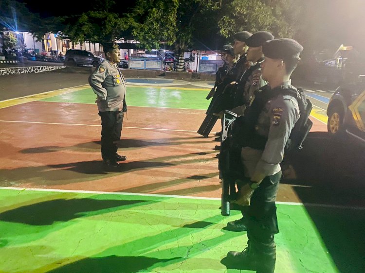 Patroli Lampu Biru Amankan Situasi Kota Untuk Eliminir Ancaman Dan Gangguan Di Wilayah Hukum Polres Flores Timur