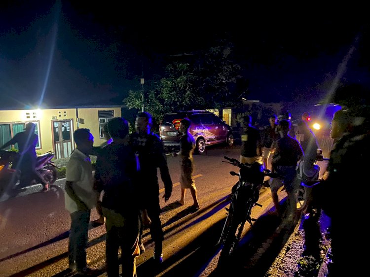 Patroli Malam Lampu Biru, Sat Samapta Polres Flotim Himbau Warga Untuk Menjaga Kamtibmas