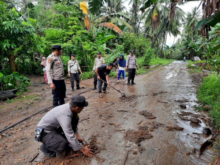 Jembatan Penate Wain Putus Akibat Cuaca Extrim Hujan Intensitas Tinggi Yang Terjadi Di Wilayah Polsek Adonara Barat