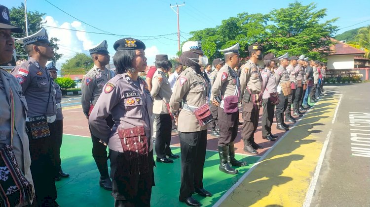 Kompak Gunakan Tas Produk Lokal indonesia, Kapolres Flotim Ajak Dukung UKM Flotim - NTT
