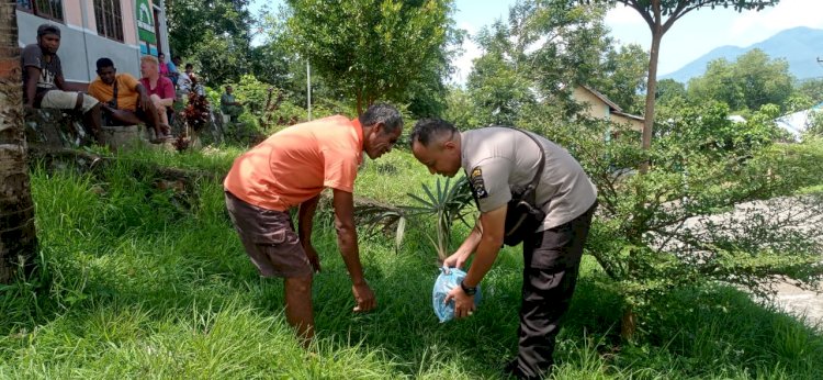 Turut Serta Bhabinkamtibmas Dalam Gerakan Penanaman Pohon Serentak Dalam Rangka Hari Desa Asri Nusantara