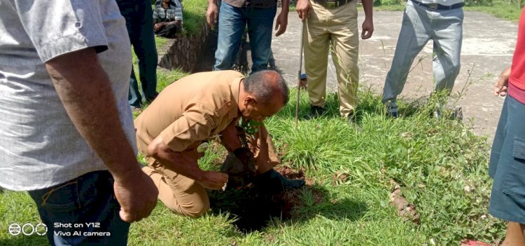 Turut Serta Bhabinkamtibmas Dalam Gerakan Penanaman Pohon Serentak Dalam Rangka Hari Desa Asri Nusantara