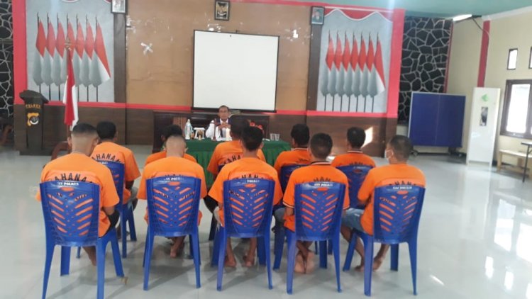 Bentuk Pelayanan Dan Pembinaan Polri, Para Tahanan Polres Flotim Melaksanakan Misa Ekaristi