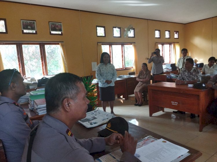 Polres Flotim Gelar Jumat Curhat Bersama Guru dan Siswa Siswi SMK Lamaholot Larantuka