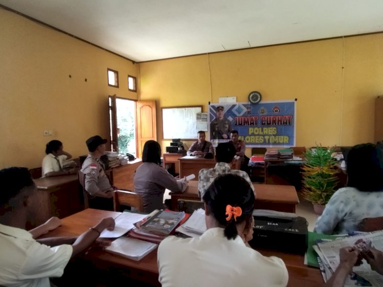Polres Flotim Gelar Jumat Curhat Bersama Guru dan Siswa Siswi SMK Lamaholot Larantuka