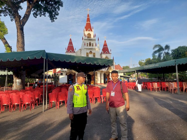 Pengamanan Misa Pemberkatan minyak Suci Kamis Putih di Gereja Katedral Reinha Rosari Larantuka