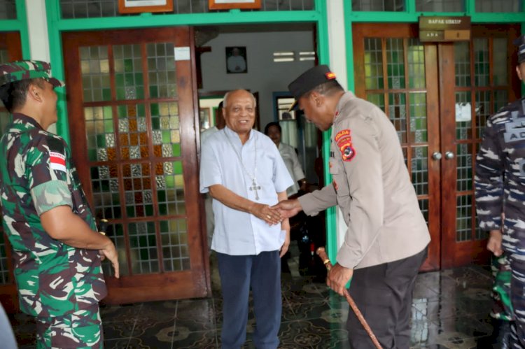 Kapolda NTT Lakukan Pengecekan Pos PAM Semana Santa Saat Kunker di Kabupaten Flores Timur