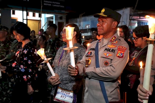 Ritual Keagamaan, Kapolda Bersama Danrem dan Rombongan Ikuti Prosesi Jumat Agung