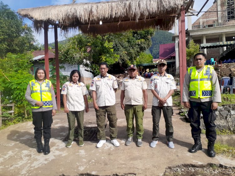 Personil Gabungan Amankan Perayaan Misa Minggu Paskah Di Setiap Gereja Wilayah Hukum Polres Flores Timur