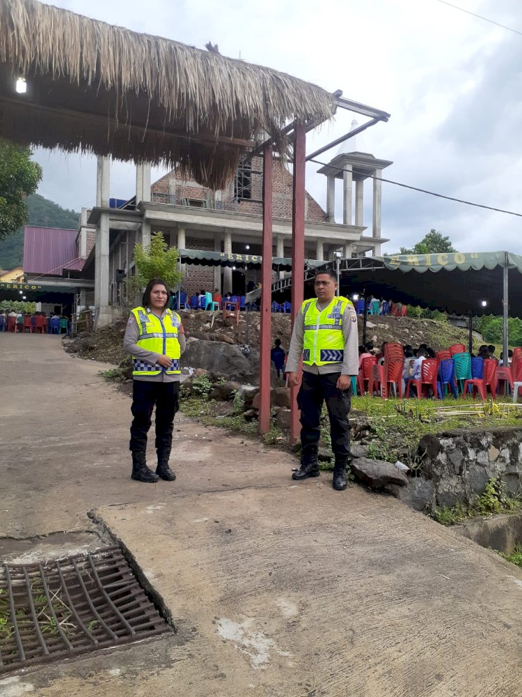 Personil Gabungan Amankan Perayaan Misa Minggu Paskah Di Setiap Gereja Wilayah Hukum Polres Flores Timur