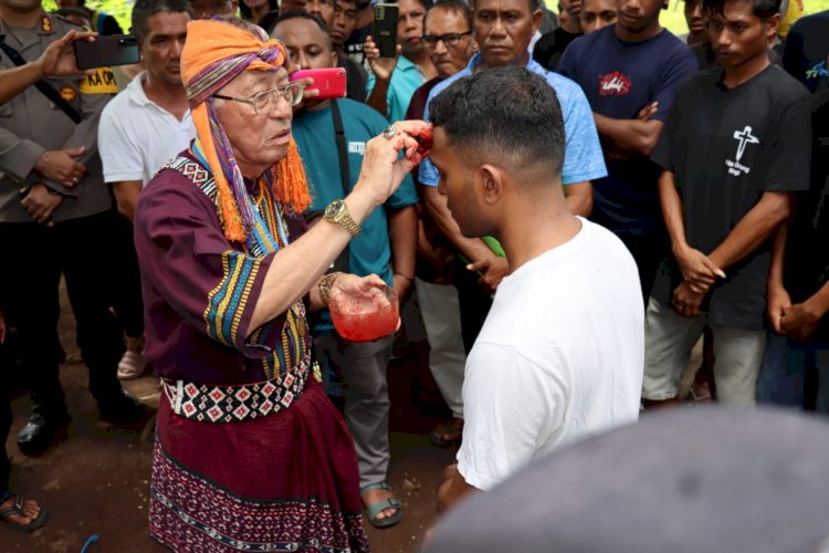 Sumpah Adat tandai  Perdamaian Tawuran  antara Kel Balela dan Larantuka di Flotim