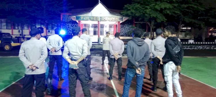 Amankan Situasi Kota Untuk Eliminir Ancaman Dan Gangguan Polres Flotim Laksanakan Patroli Lampu Biru