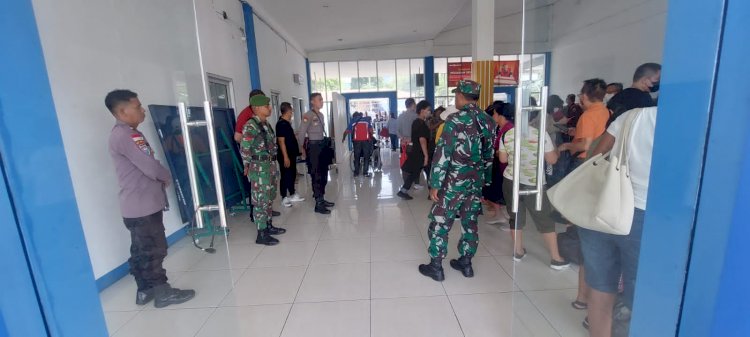 Sinergitas TNI - POLRI , Pengamanan Bersama Di Bandara Gewayantana Larantuka