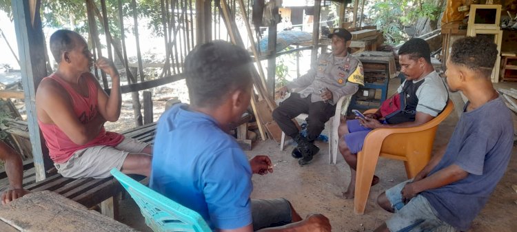 Wujudkan Situasi Kamtibmas Yang Kondusif, Bhabinkamtibmas Sambangi Warga Di Wilayah Binaannya