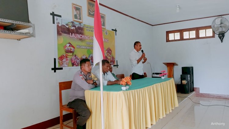 Cegah Stunting Di Desa Binaannya, Bhabinkamtibmas Polsek Titehena Dampingi Kegiatan Posyandu