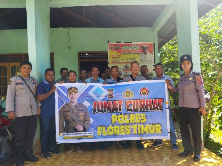Bangun Komunikasi Polres Flores Timur Gelar Jumat Curhat di Kantor Desa Watotutu