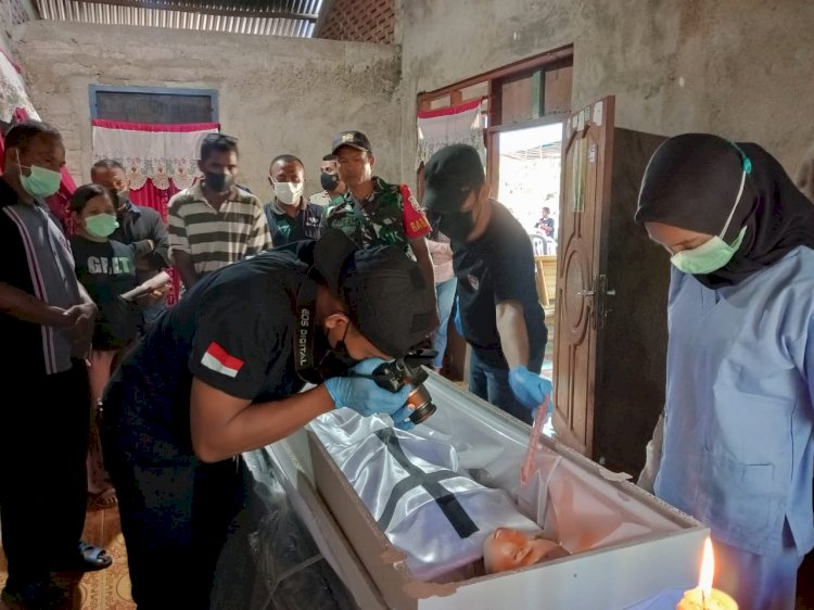 Satgas TPPO Polres Flotim Kawal Kedatangan Jenazah ( PMI ) Agnes Sampai Rumah Duka