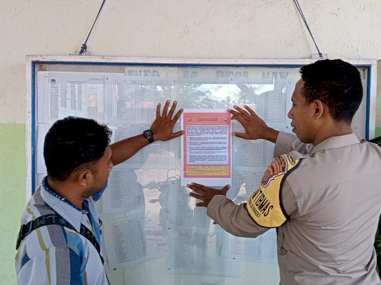 Bhabinkamtibmas Polsek Adonara Barat Lakukan Himbauan Dan Pemasangan Brosur Tentang Bahaya dan Pencegahan TPPO