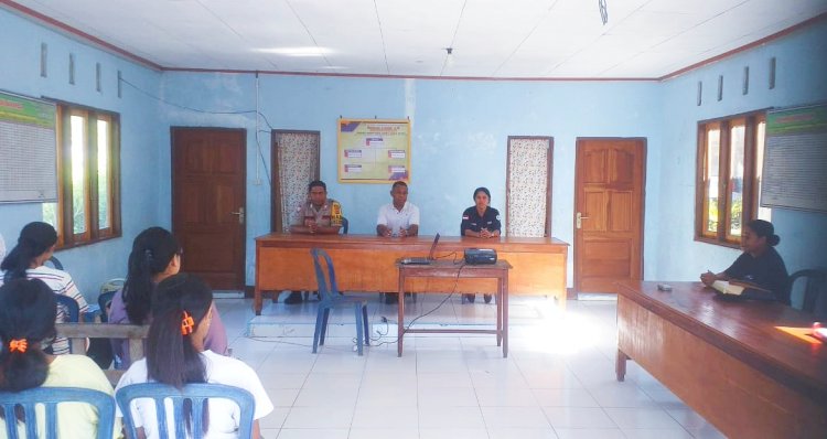 Bhabinkamtibmas Desa Boru Berpartisipasi Dalam Kegiatan Kelas Ibu Hamil Dilanjutkan Himbauan Tentang Waspada TPPO