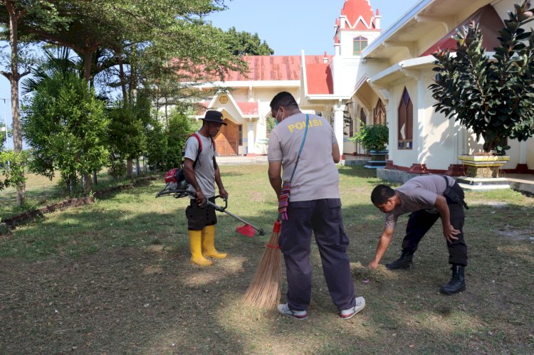 Revitalisasi Situs Budaya / Agama Di Flotim Dalam Rangka Hari Bhayangkara Ke 77, Polres Flotim Ambil Bagian Di Gereja Katedral Renha Rosari Larantuka