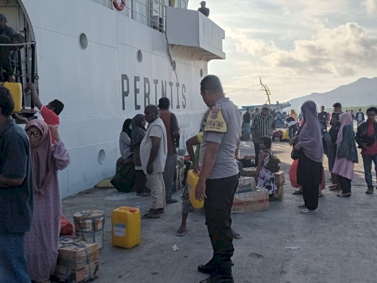 Berikan Himbauan Akan Bahaya TPPO Di Pusat Keramaian Masyarakat Di Pelabuhan Menanga Dan Pasar Botang, Mendapat Pengamanan Dari Bhabinkamtibmas Setempat