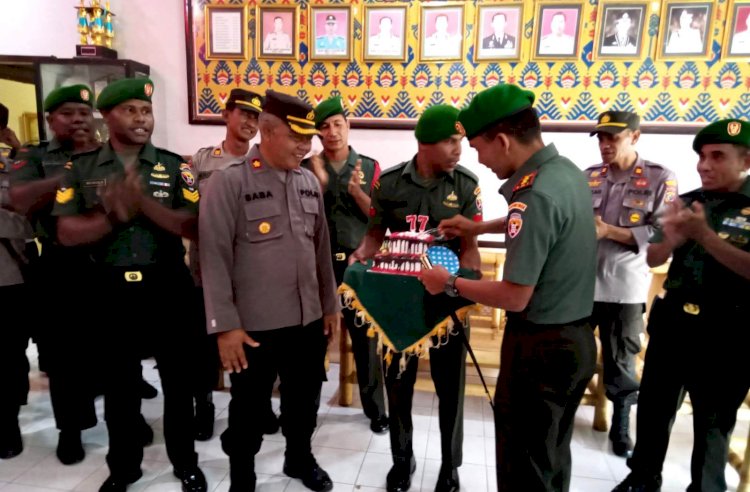 Beri Kejutan di Hari Jadi Polri ke-77: Dandim 1624 Datangi Mapolres Flotim Ucapkan Selamat Hari Bhayangkara