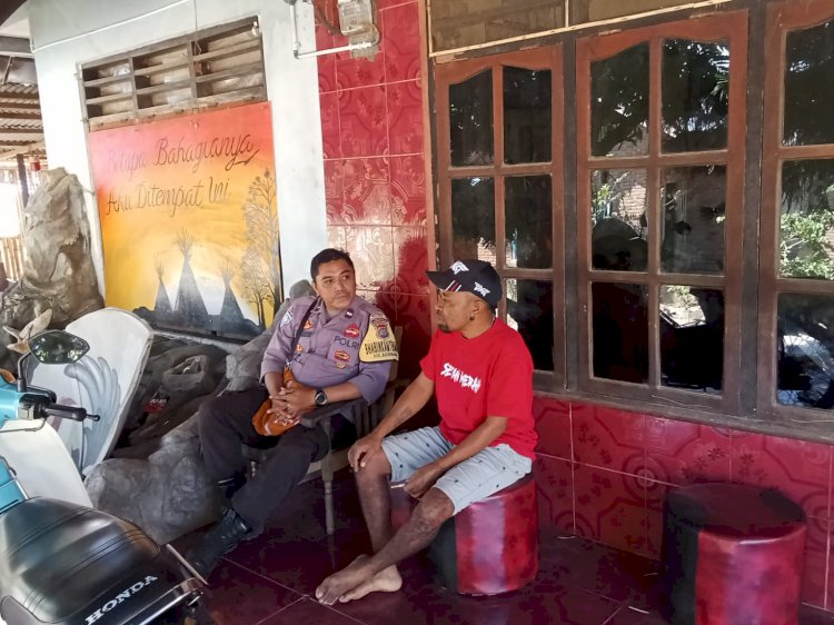 Bhabinkamtibmas Gelar Giat Sambang Dan Komunikasi Wujudkan Kamtibmas Yang Kondusif Di Desa Binaannya