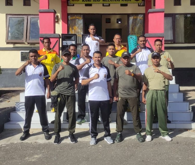 Jalin Tali Silahturami Serta Meningkatkan Sinergitas TNI POLRI Dalam Kegiatan Olah Raga Bersama Polsek Solor