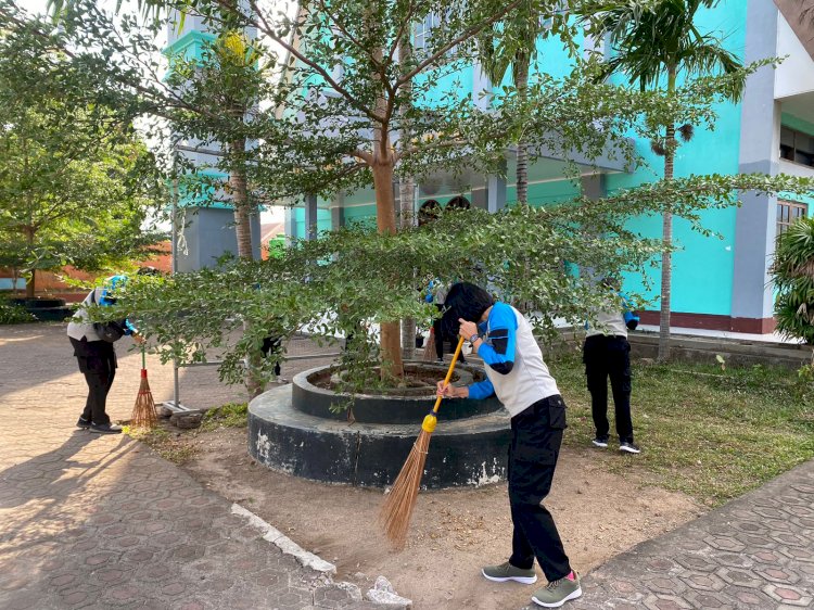 Peringati Hari Jadi Ke 75, Polwan Polres Flotim Laksanakan Bakti Religi di Tempat - Tempat Ibadah