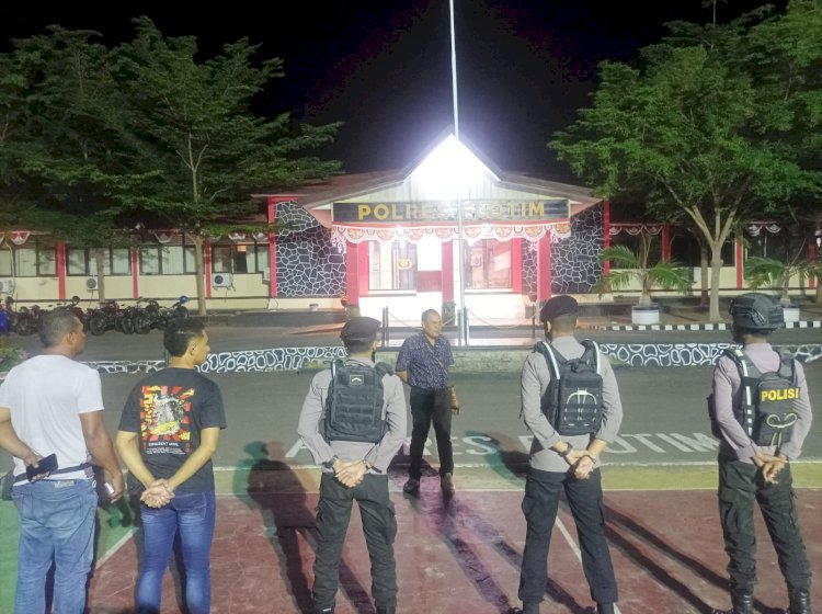 Satuan Samapta Polres Flores Timur Melakukan Kegiatan Patroli Mengamankan Situasi Kota Larantuka Untuk Mengeleminir Ancaman Dan Gangguan Kamtibmas
