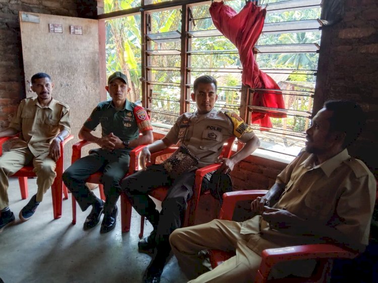 Tingkatkan Sinergitas, Bhabinkamtibmas dan Babinsa Melaksanakan Komsos Dengan Perangkat Desa