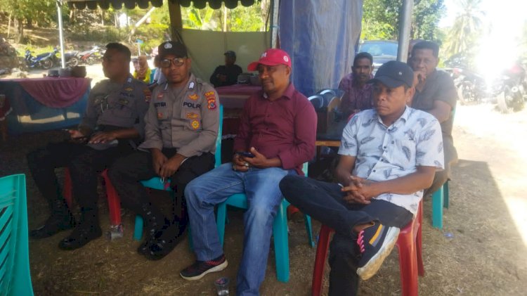 Bhabinkamtibmas Desa Balaweling Sukses Amankan Upacara Pengambilan Sumpah Jabatan dan Pelantikan Kepala Desa