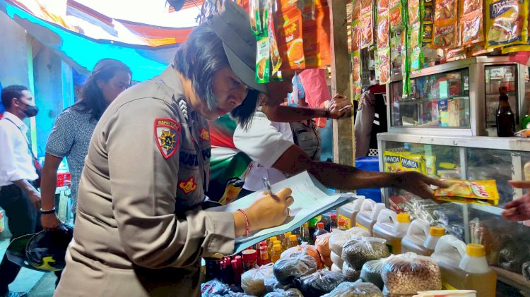 Satgas Ops Pekat Turangga 2023 Polres Flotim, Sita Belasan Produk Pangan Kadaluarsa