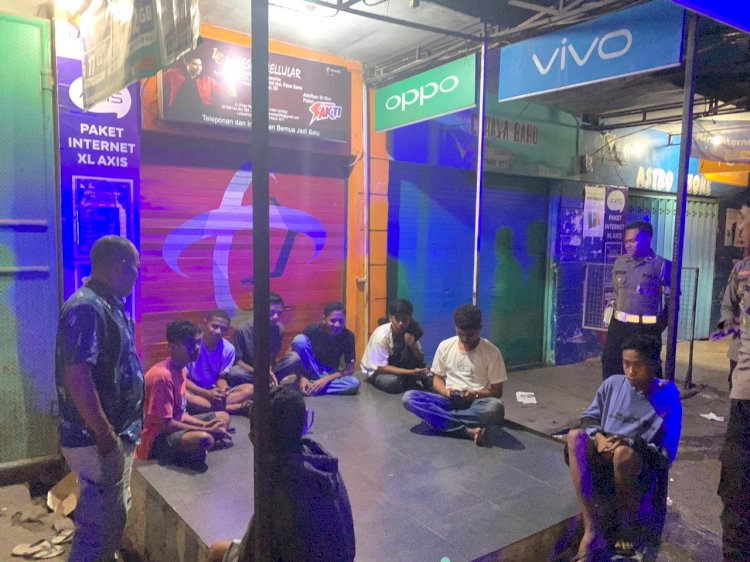 Cegah Kejahatan Di Malam Hari, Personil Polres Flotim Lakukan Patroli Malam Hari