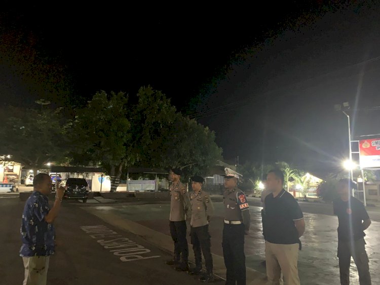Cegah Kejahatan Di Malam Hari, Personil Polres Flotim Lakukan Patroli Malam Hari