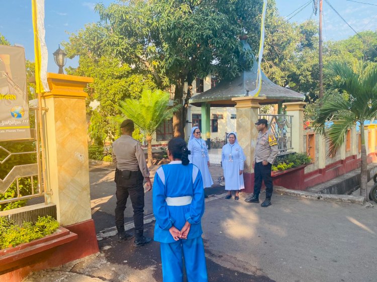 Polres Flotim Hadir Berikan Kenyamanan Dalam Pelaksanaan Ibadah Umat Katolik