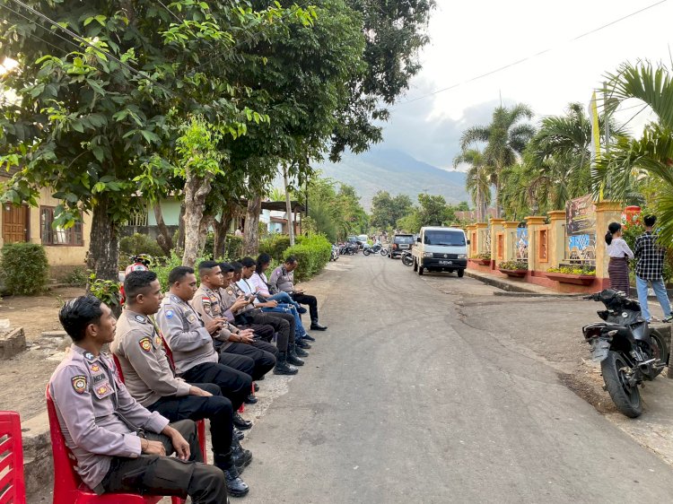 Polres Flotim Hadir Berikan Kenyamanan Dalam Pelaksanaan Ibadah Umat Katolik